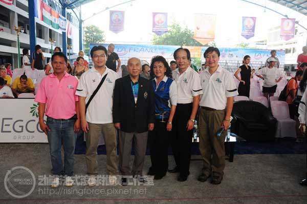 動能法式滾球推廣工作室與亞洲滾球聯盟會長Kamthon Sindhvananda、FBT董事長夫人合影 動能法式滾球推廣工作室與亞洲滾球聯盟會長Kamthon Sindhvananda、FBT董事長夫人合影